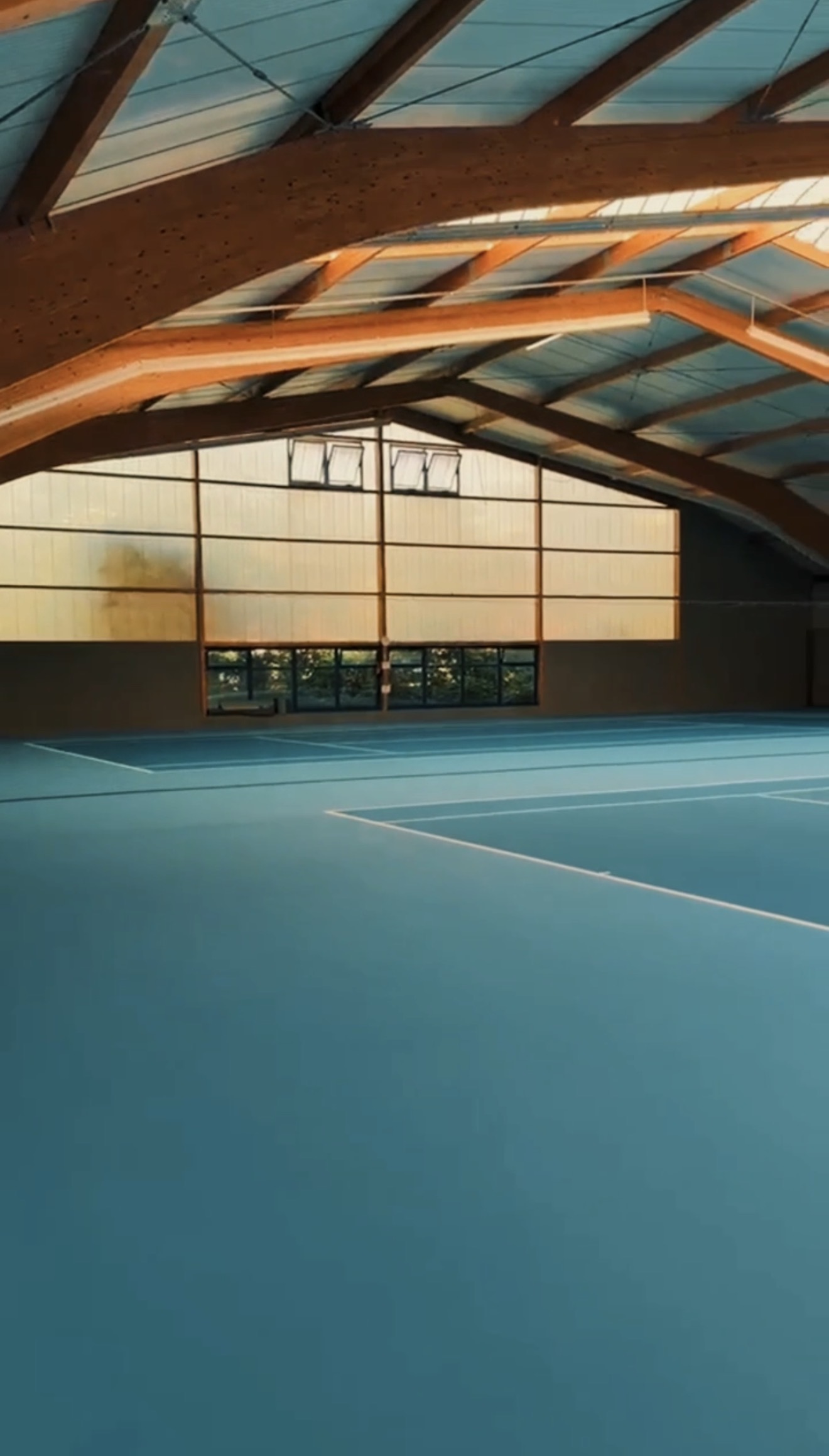 Unser neuer Tennishallenboden ist fertig – modernes Spielgefühl und optimaler Komfort